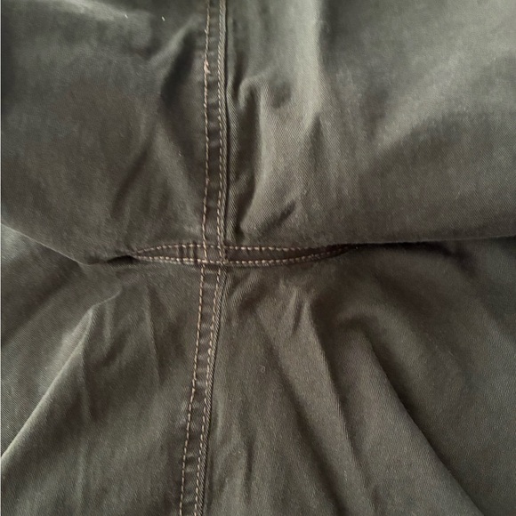 Hollister Women's Boyshort Low Rise Olive Shorts 3 - Picture 10 of 13